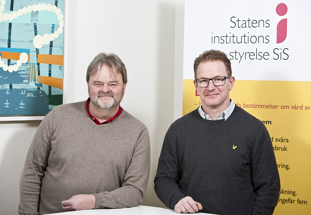 Lars Fredriksson och Johan Feldtmann, institutionschefer hos SiS. Foto: Patrik Bergenstav