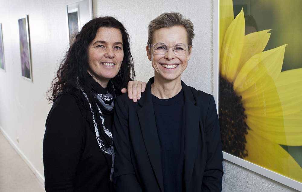 Zophia Mellgren, projektledare och Evelina Stranne, biträdande projektledare i pilotprojektet ”Ungas psykiska hälsa – vårdcentral”. Foto: Patrik Bergenstav