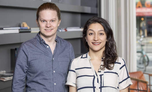 Alexander Engdahl, legitimerad psykolog och produktspecialist, och Parvin Yazdani, legitimerad psykolog och försäljnings- och marknadschef på Pearson Assessment. Foto: Gonzalo Irigoyen