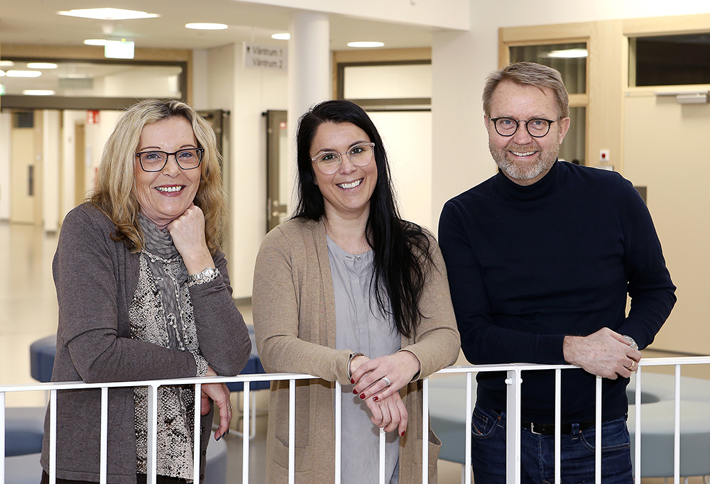 Sanna Karlsson, verksamhetschef för BUP, Helene Svensson, psykolog inom primärvården och Tomas Kristiansson, verksamhetschef för Vuxenpsykiatri Mitt i Region Kalmar län. Foto: Curt-Robert Lindqvist