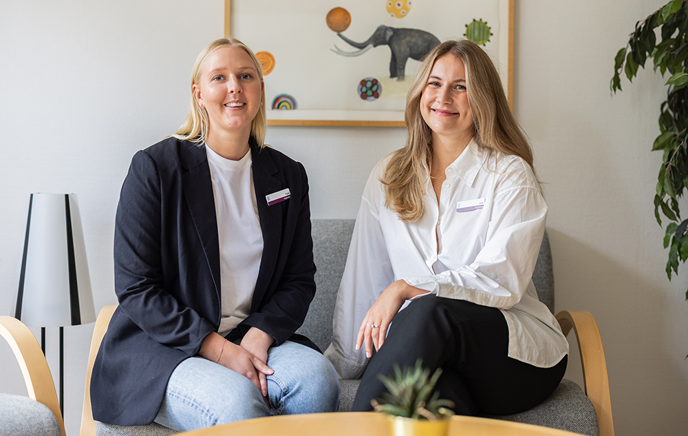 Kajsa Berglund och Linn Strandberg, psykologer hos BUP Västernorrland i Sundsvall. Foto: Anna-Clara Eriksson